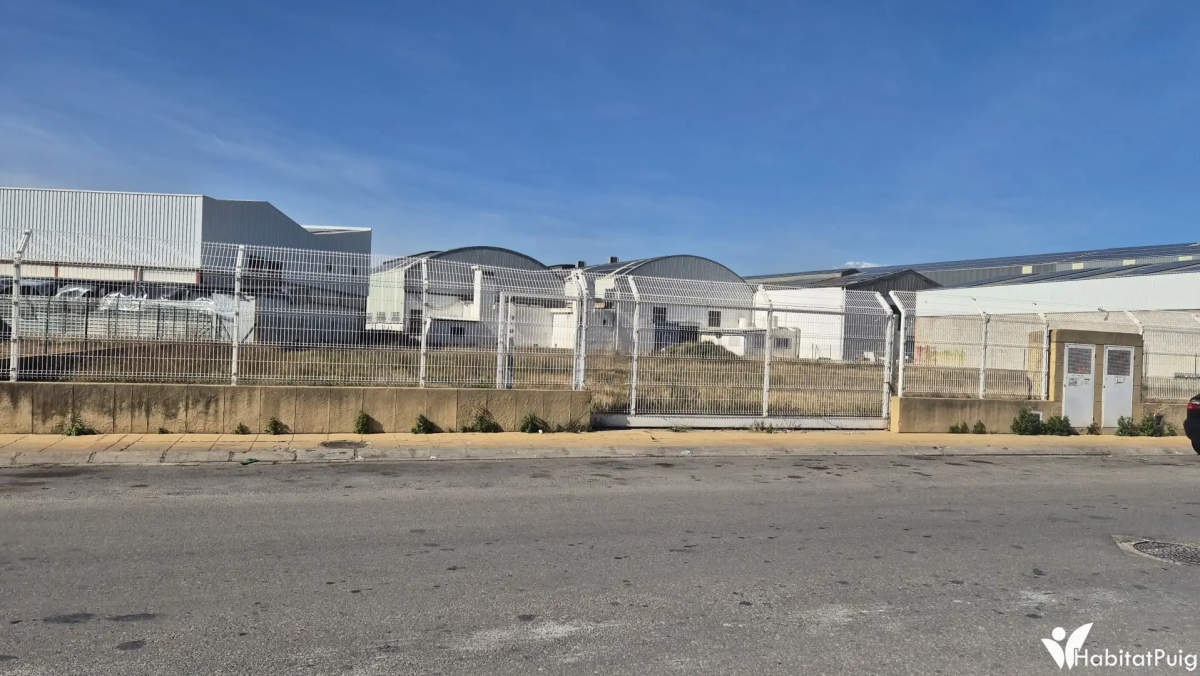 Solar industrial en venta en El Puig