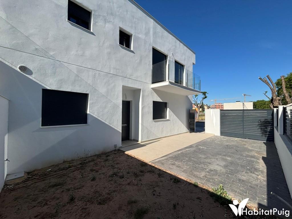 Adosado de obra nueva en alquiler en El Puig