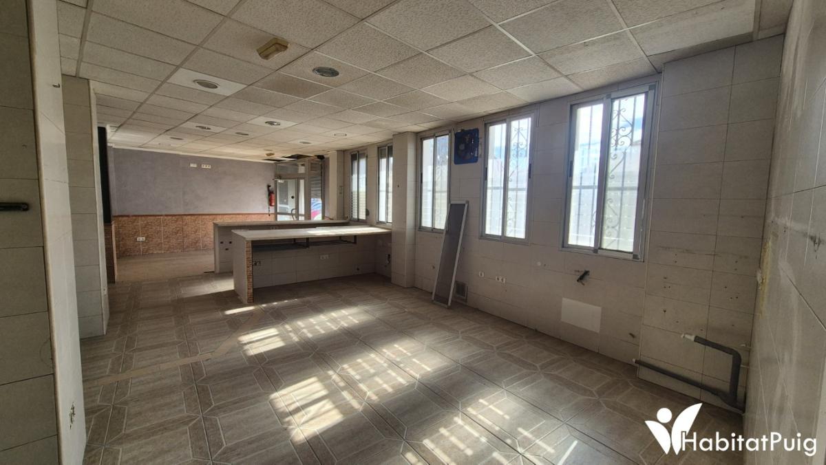 Local en venta en avenida principal de El Puig