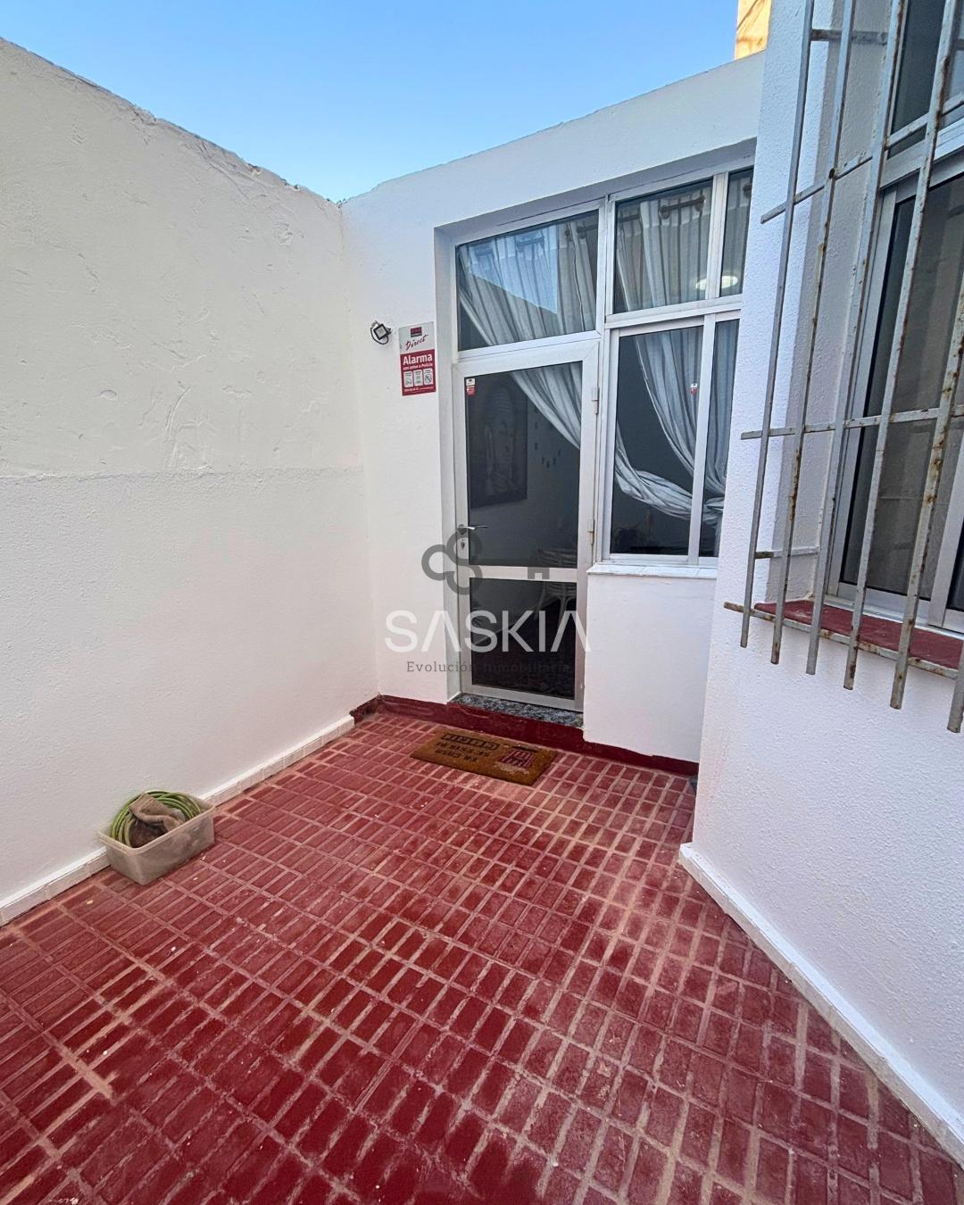 Planta Baja Amplia y Luminosa